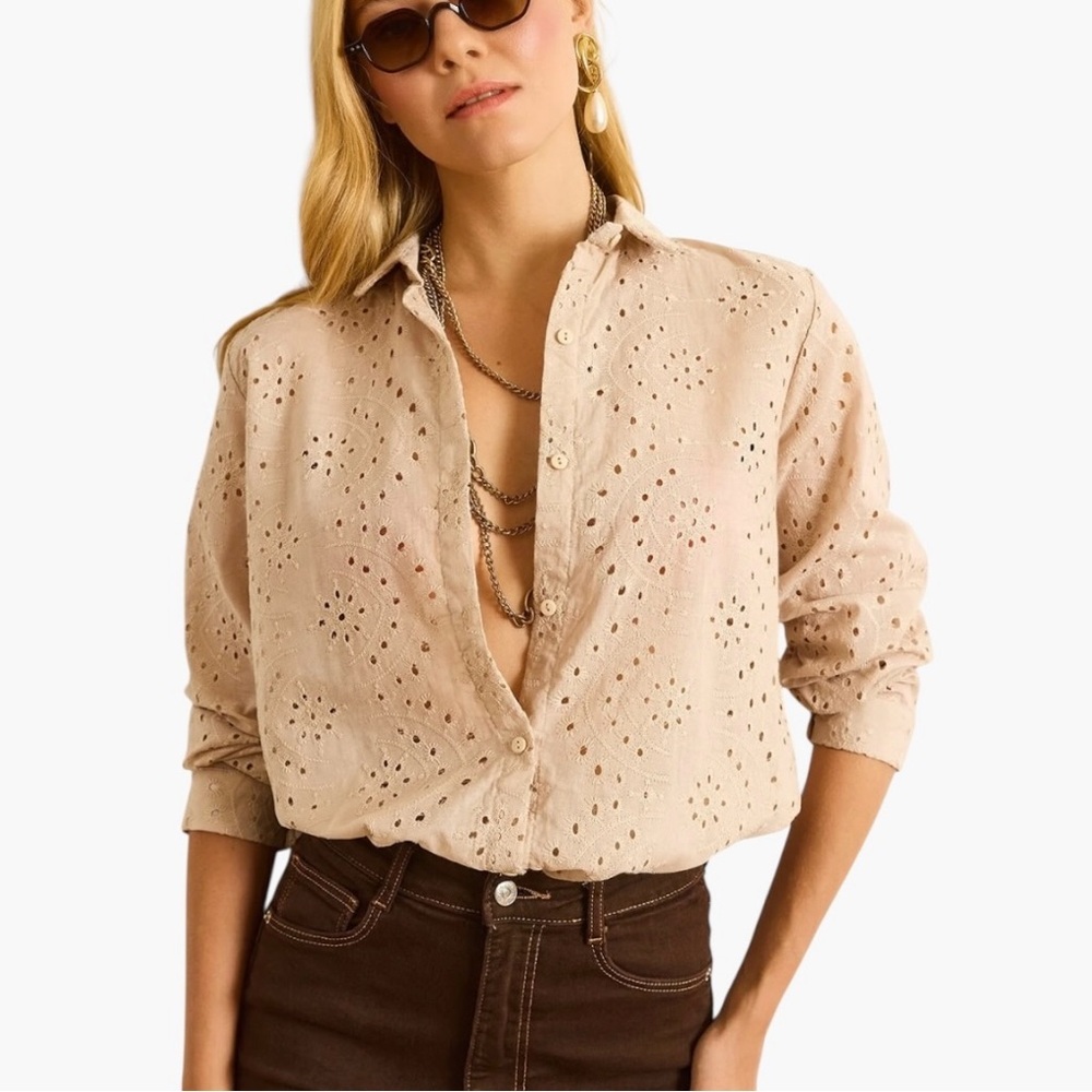 Nordstrom Deluc Eyelit Button Front Blouse in Beige Women's Size S